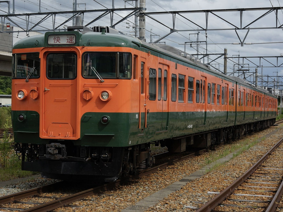 今や希少な車両！湘南色115系