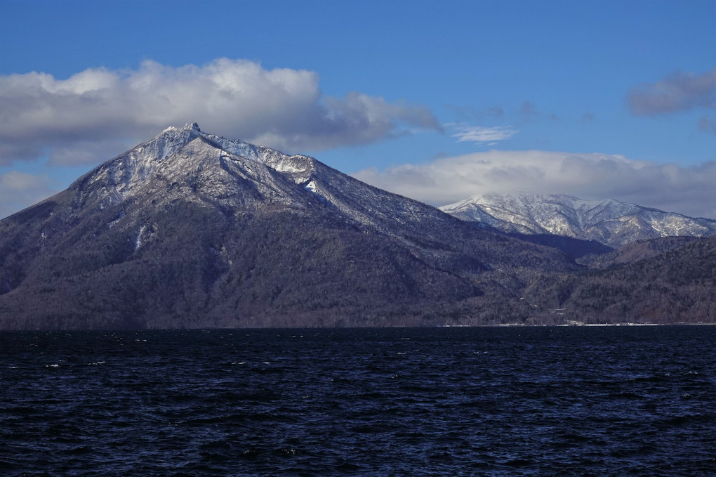 初冬の支笏湖周辺の山