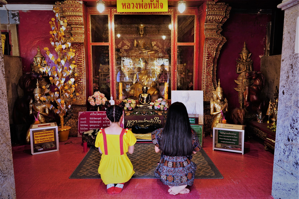 信仰　タイ・チェンマイのお寺にて