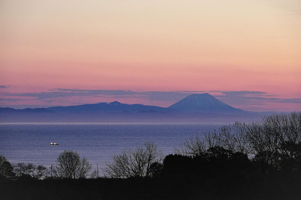 蝦夷富士の夜明け