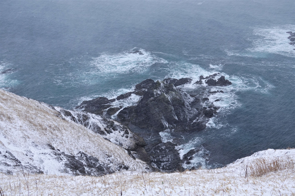 冬の嵐の襟裳岬