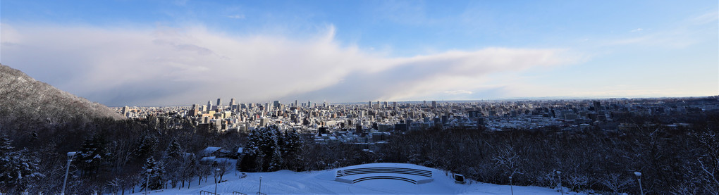 札幌市を雪雲が覆う