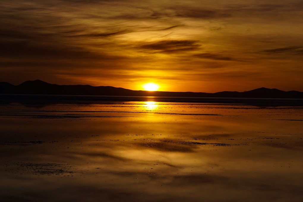 ウユニ塩湖の初日の出