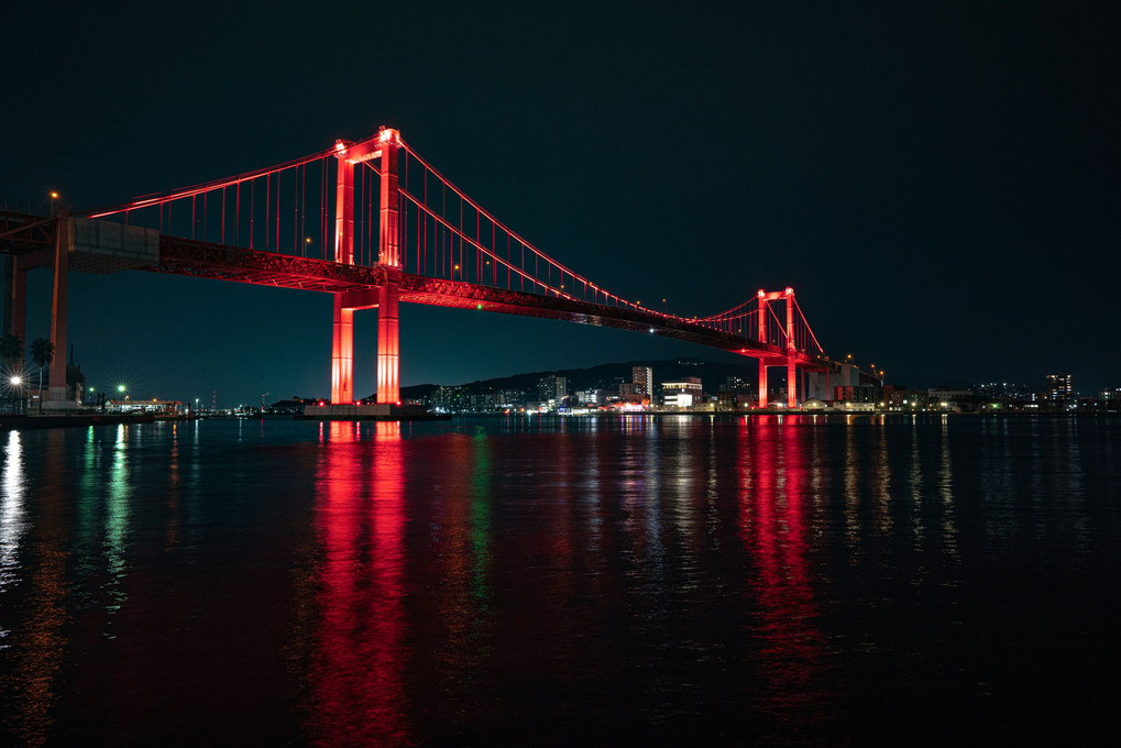 真っ赤な吊り橋