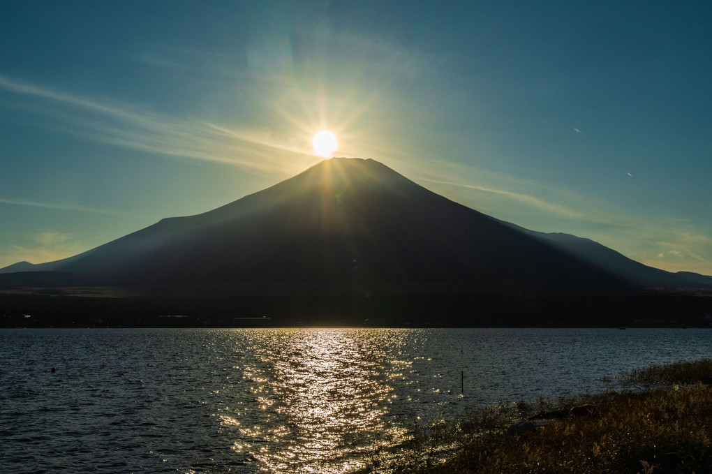 ダイヤモンド富士（山中湖より）