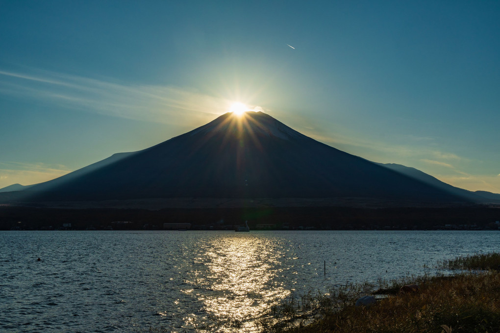 ダイヤモンド富士（山中湖より）