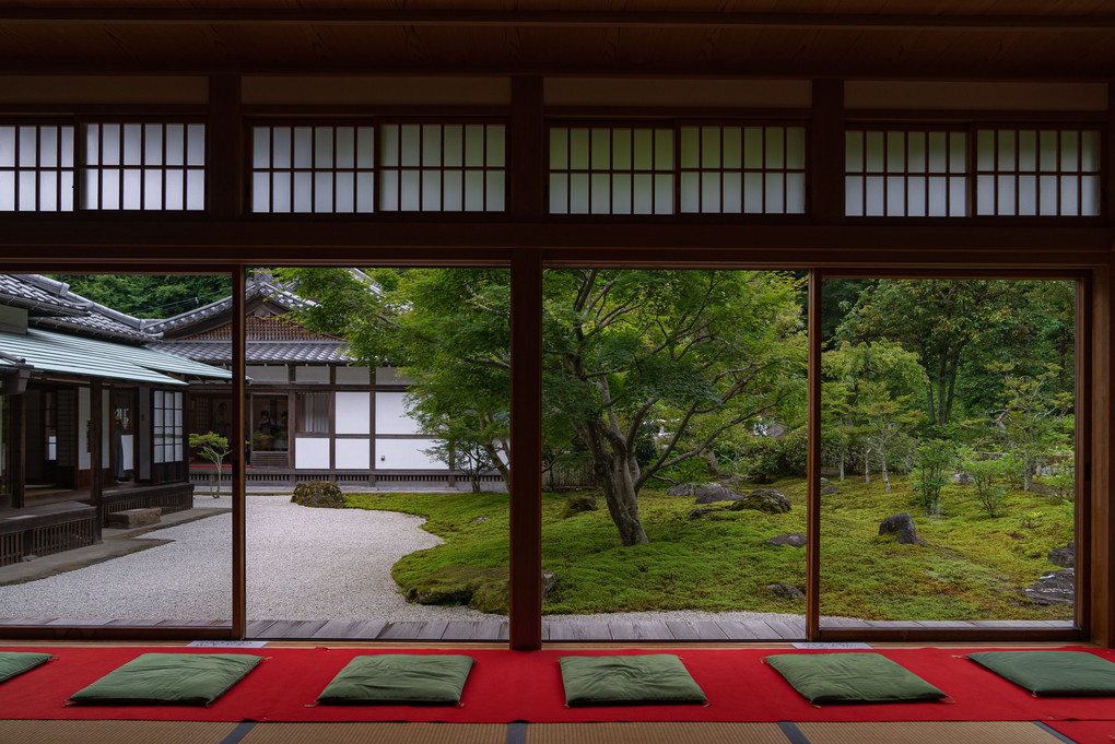 鎌倉の額縁庭園（長寿寺）