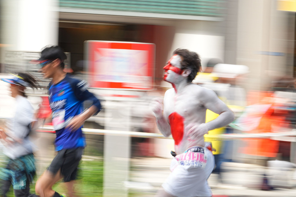 東京マラソンを流し撮りで撮る コスプレ編