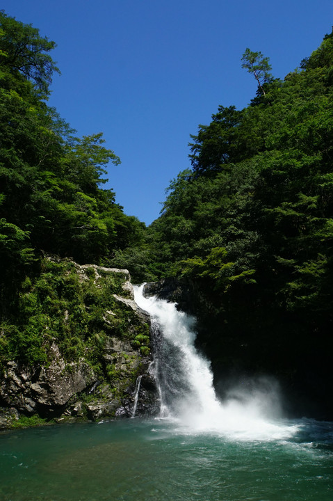 清納の滝