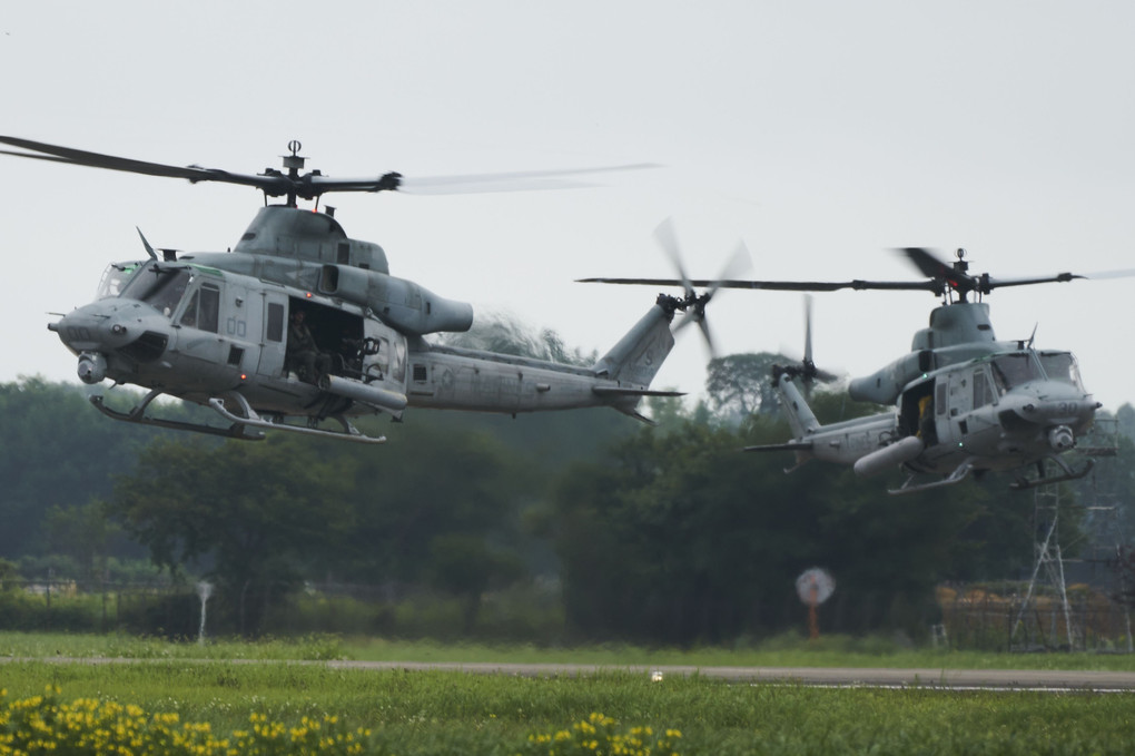 まさか百里に！　UH-1Y 2機