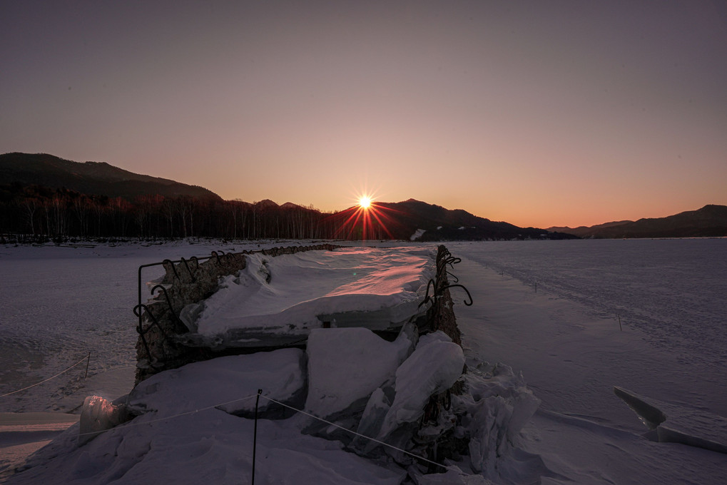絶景　真冬の糠平湖　光芒