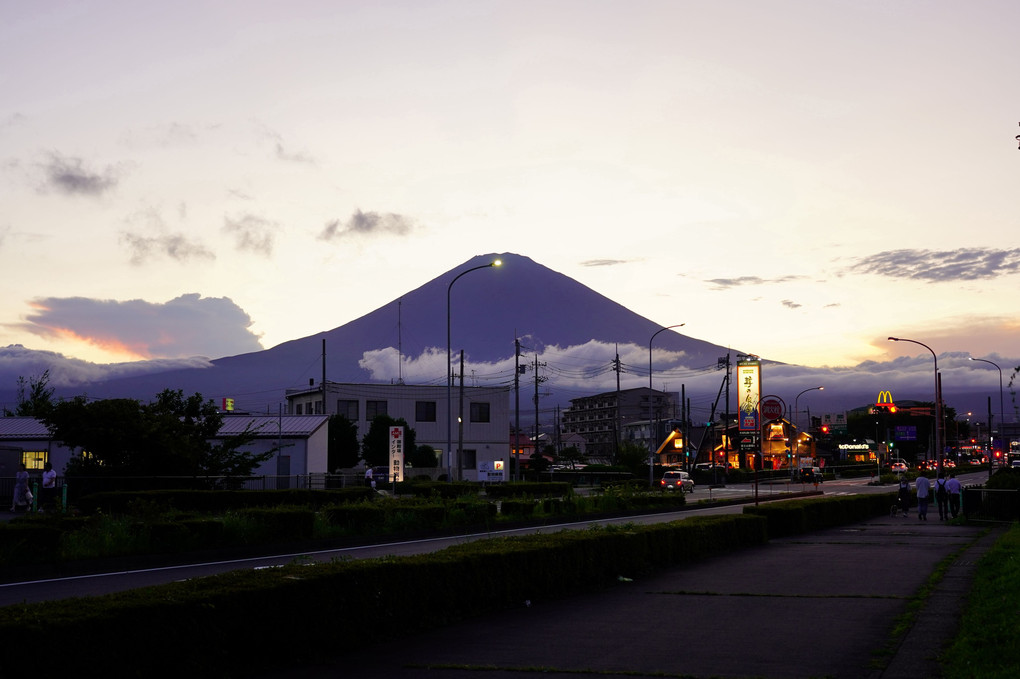 富士山と垂れ込めた雲！