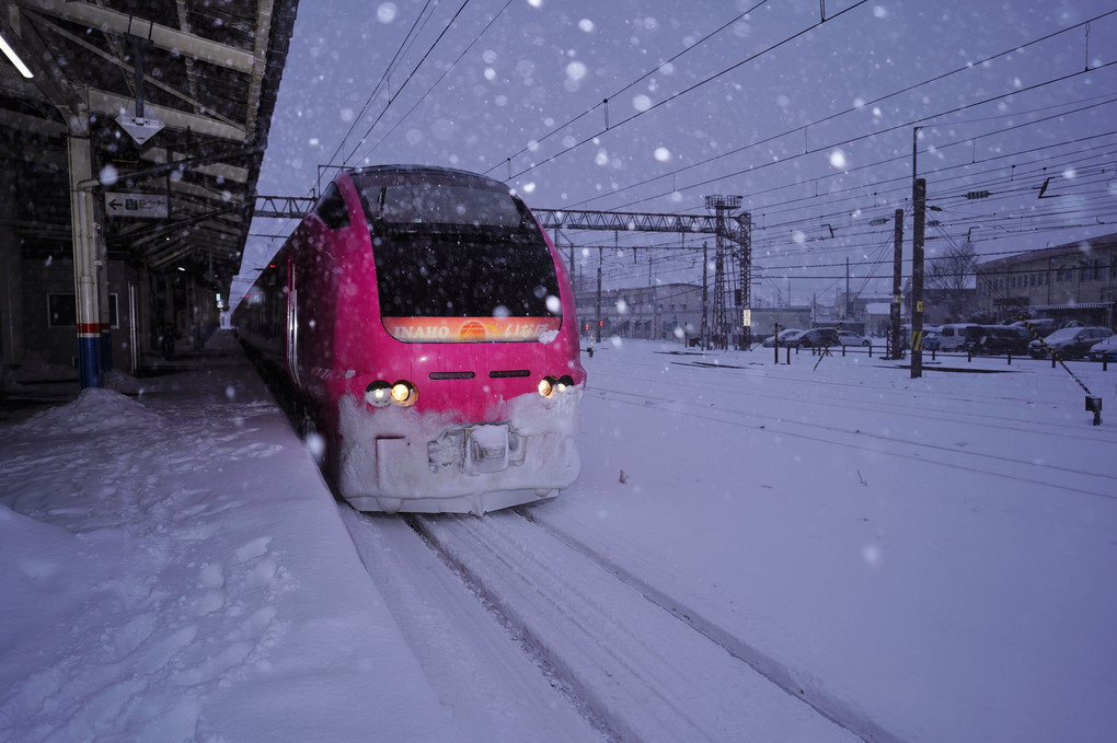 雪の中で発車待ち