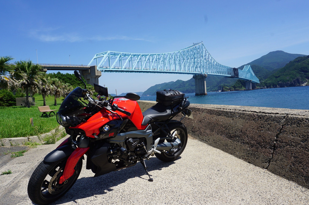 生月大橋とバイク