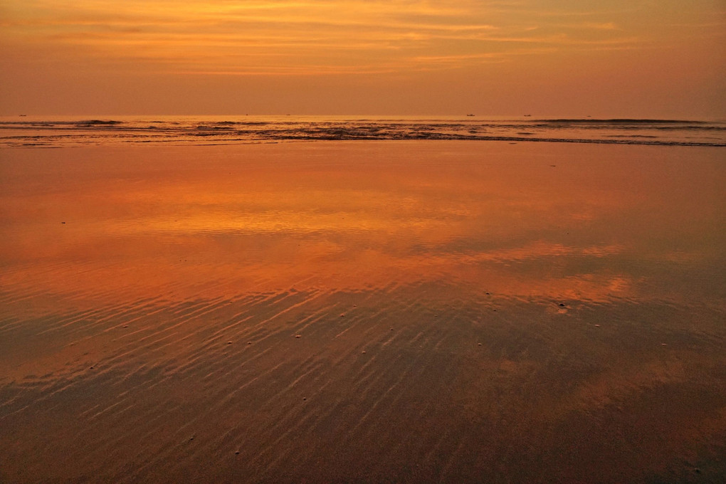 日向の日の出 ~ 赤い浜辺