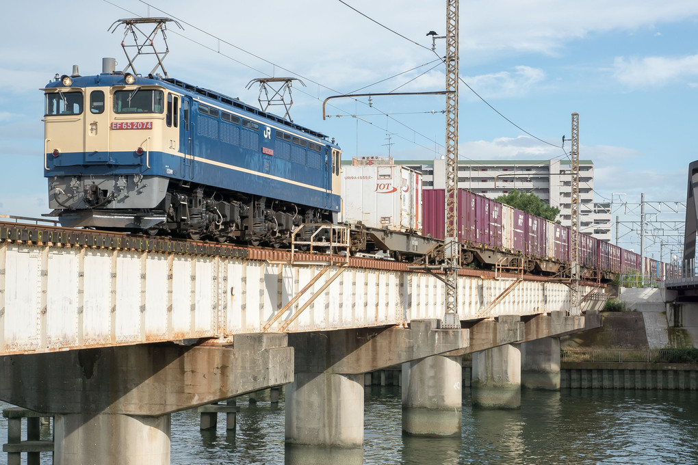 EF65－2074　　国鉄色で大阪へ