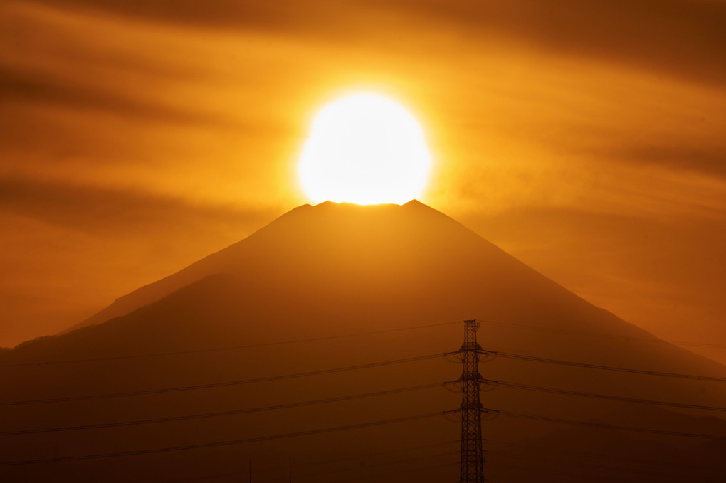 薄曇りの中のダイヤモンド富士