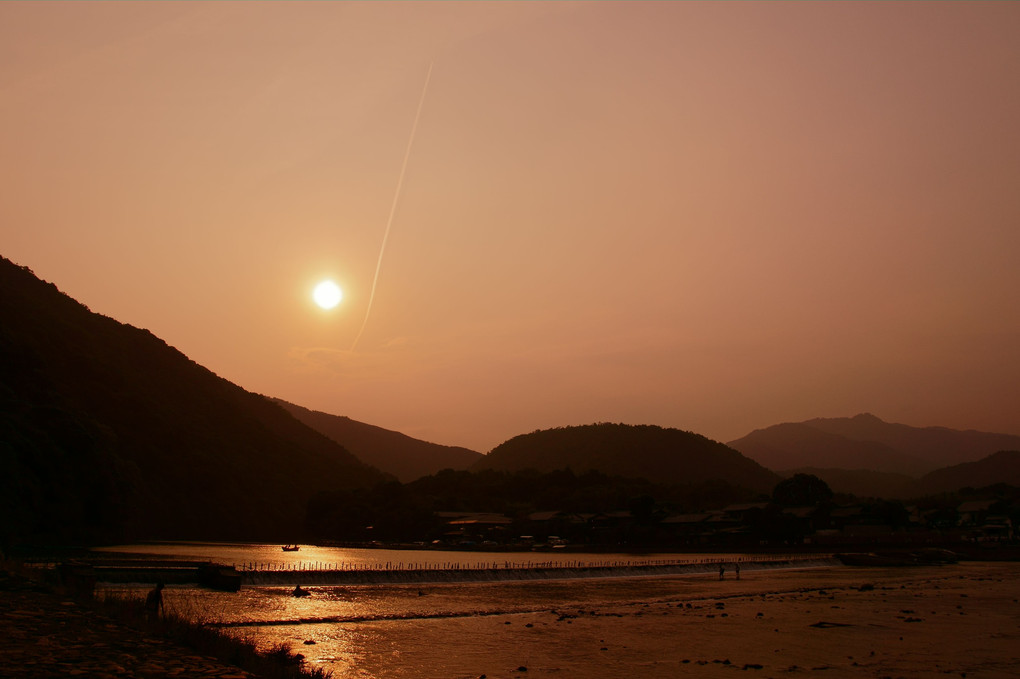 小倉山に落ちる夕陽