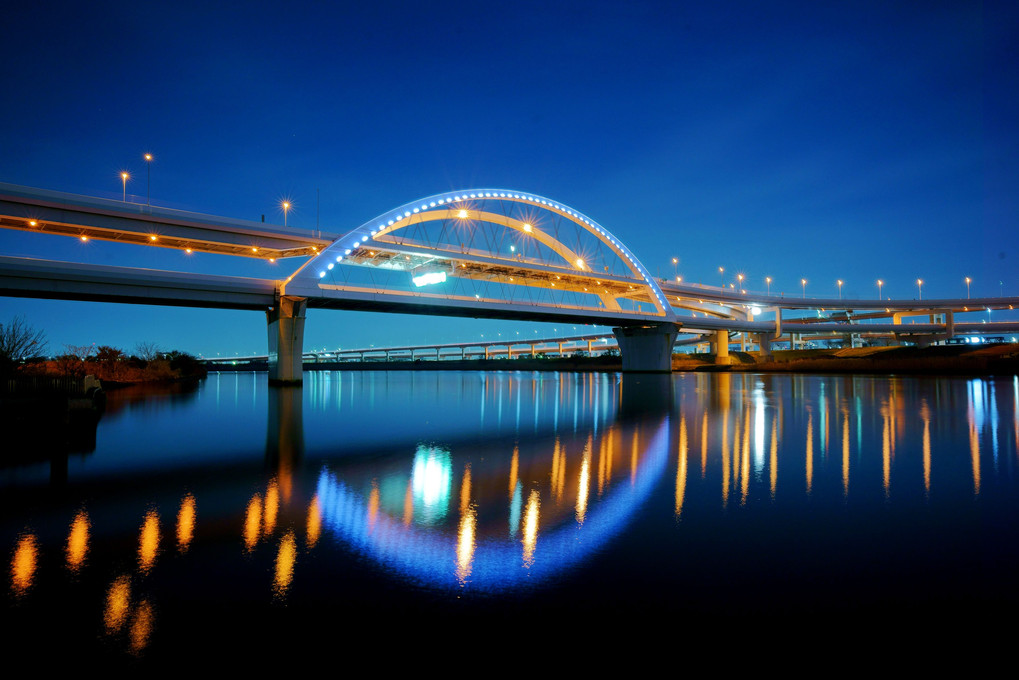 宵闇の五色桜大橋