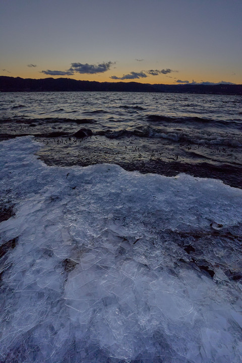 諏訪湖の寄せ氷