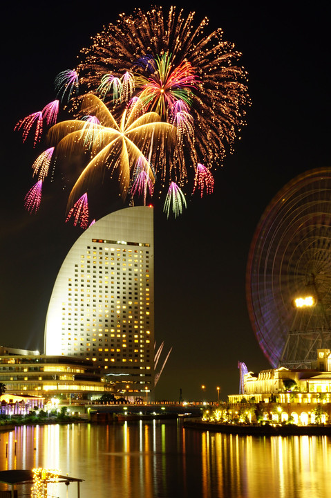 横浜開港祭の花火