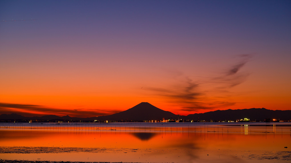 東京湾越しに見る富士山夕景二態