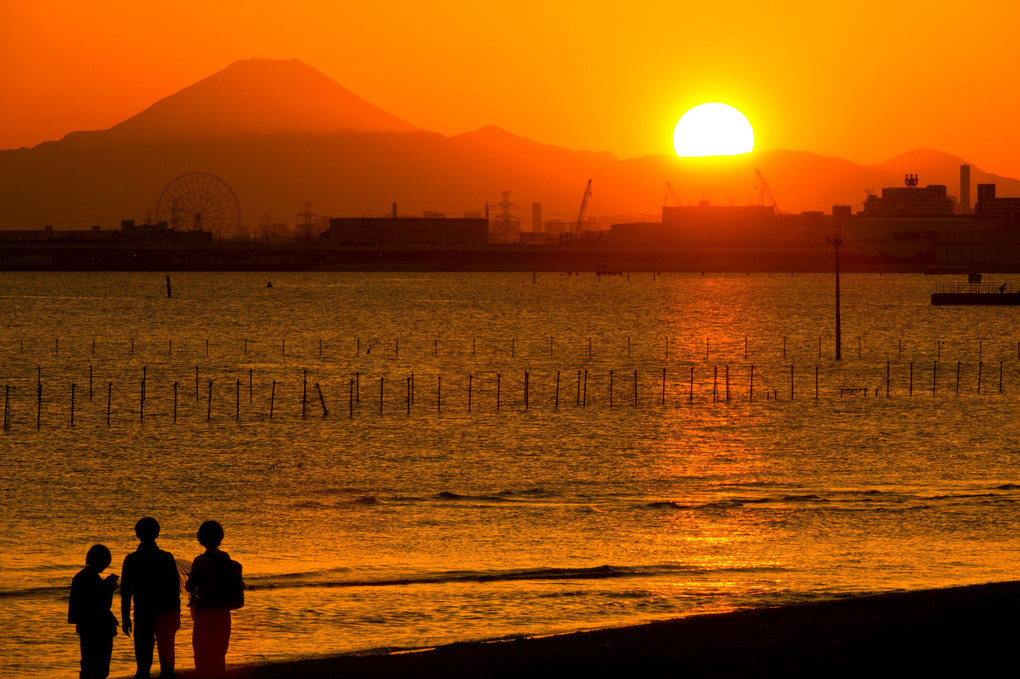東京湾越しの夕暮れ富士