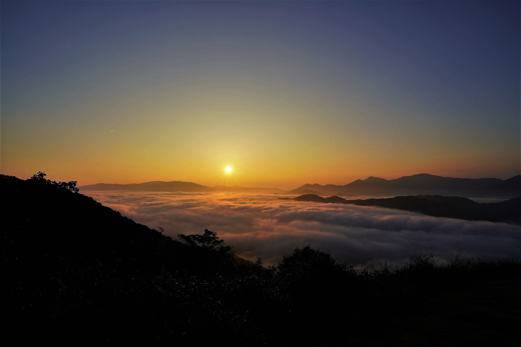 荒谷山　雲海と朝日