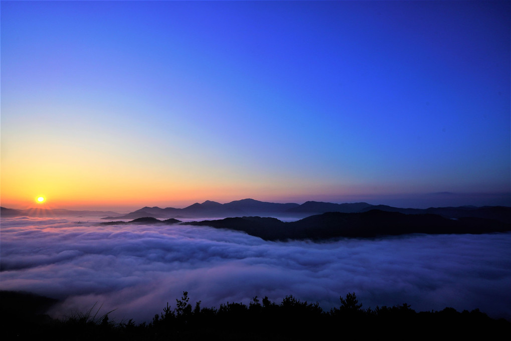 荒谷山　雲海と朝日