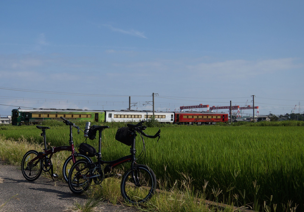 自転車と回送列車