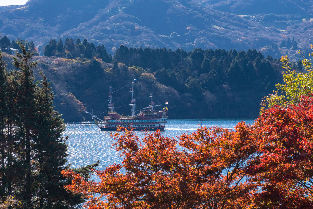 芦ノ湖、富士山と紅葉