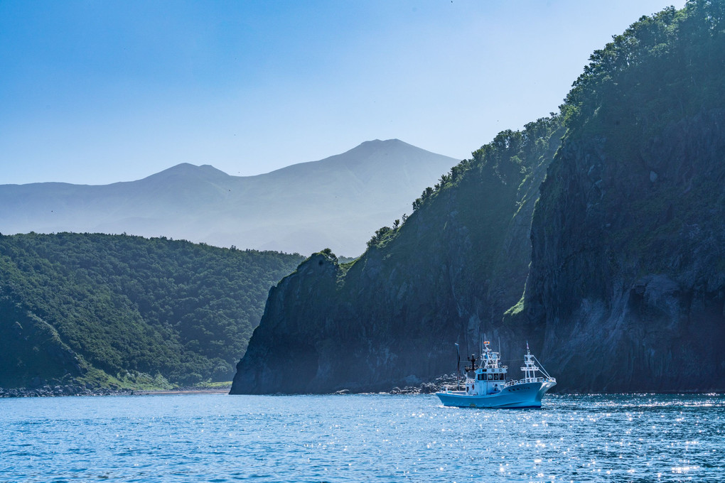 知床半島　クルーズ船の旅