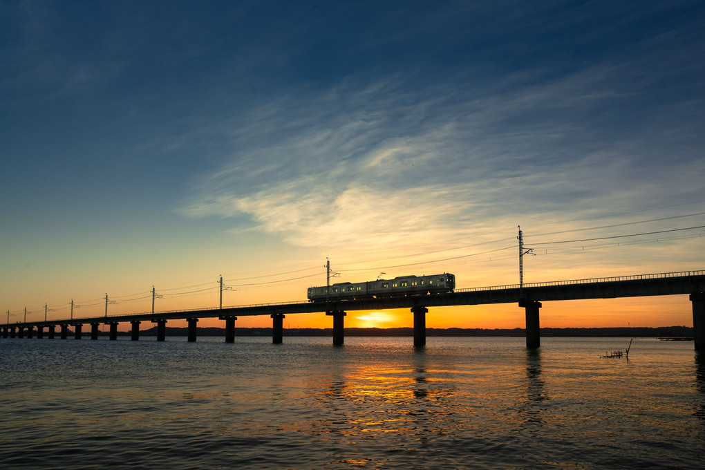 JR鹿島線の北浦橋梁の夕焼け