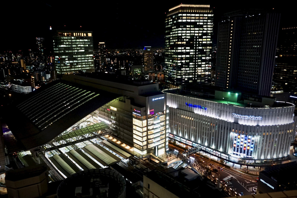 夜の大阪駅