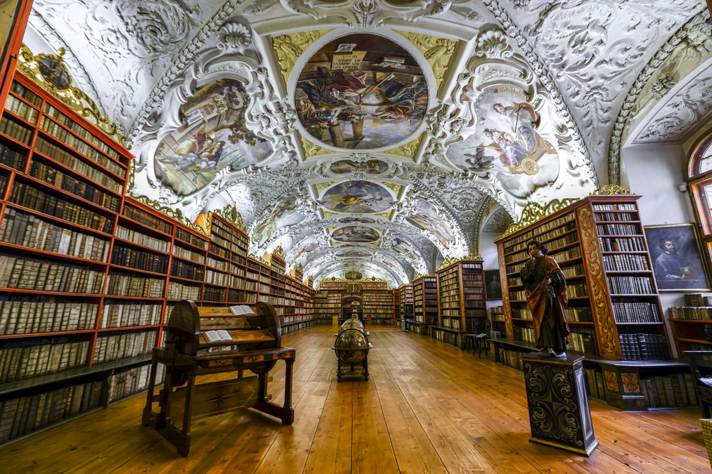 プラハのストラホフ修道院の図書室