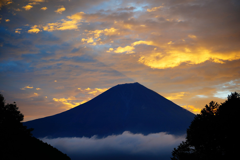 10月16日　田貫湖展望デッキからの朝空