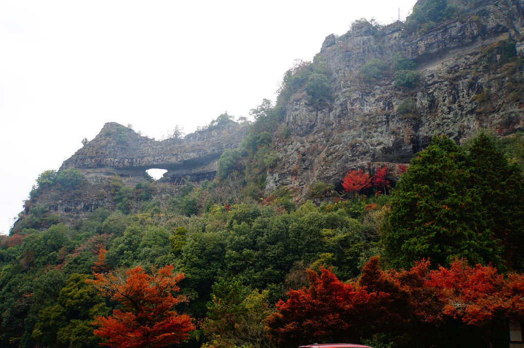 耶馬渓の岩山と羅漢寺入口