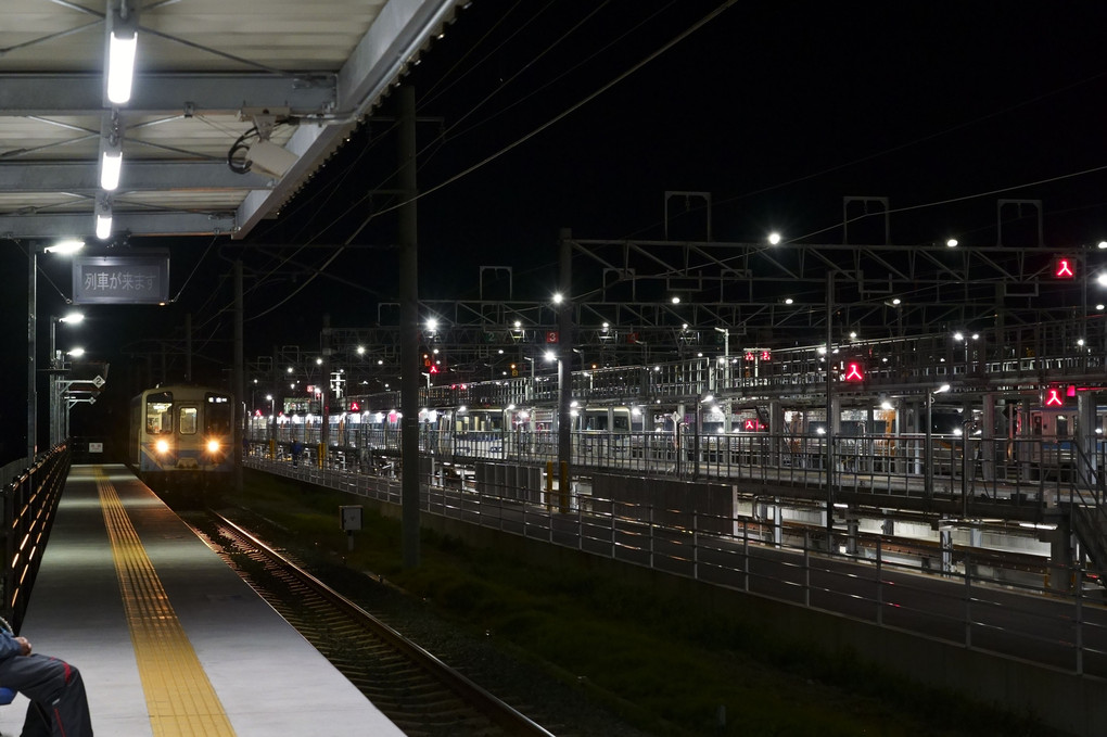 夜の貨物駅