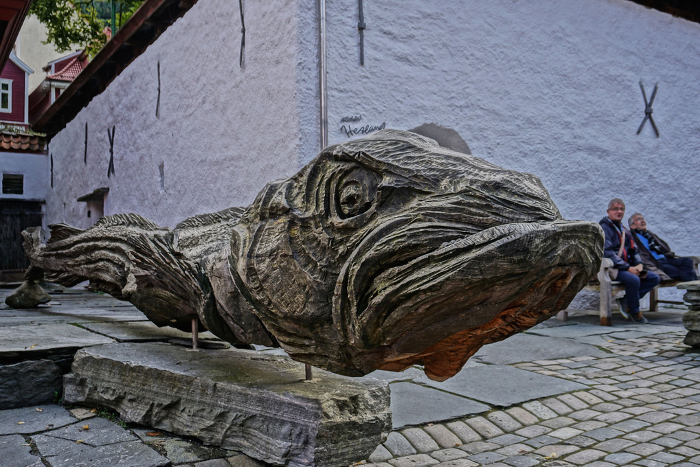 ブリッゲンの主 木彫りの鱈