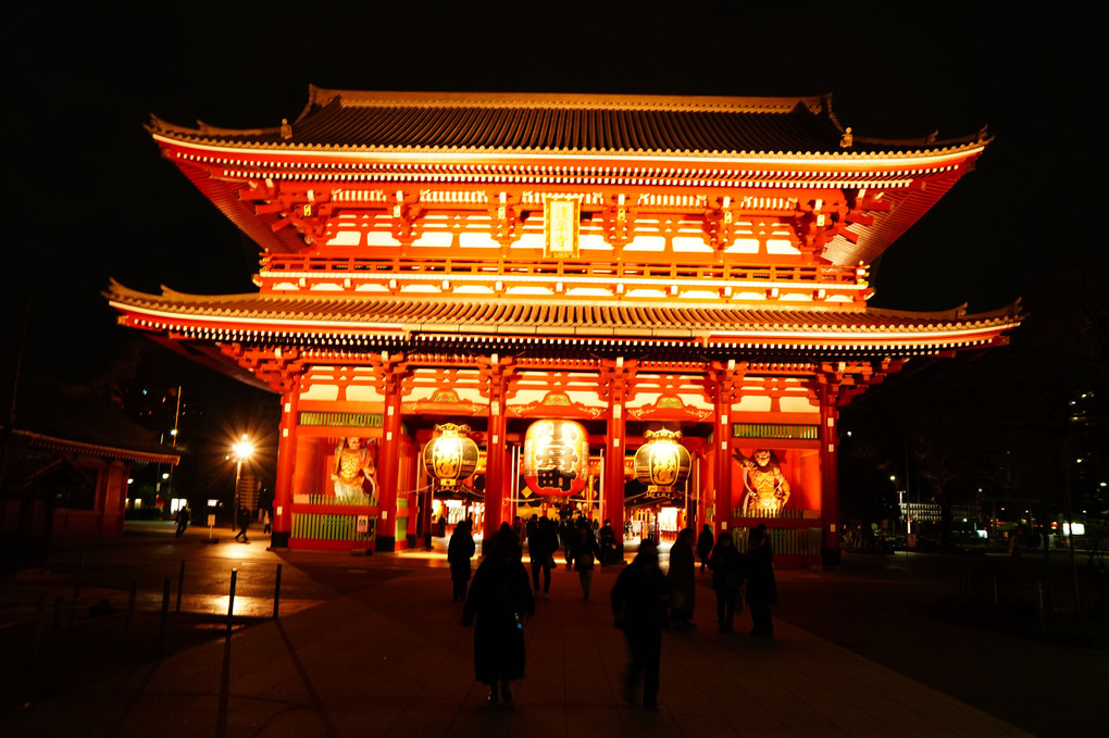 昼と夜の浅草寺