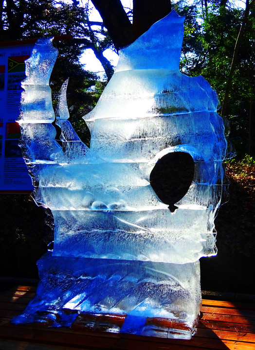 正参道「氷の彫刻展」より