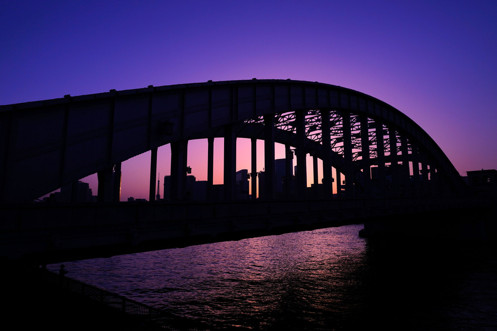αアカデミー”夕暮れの勝どき橋を撮る”