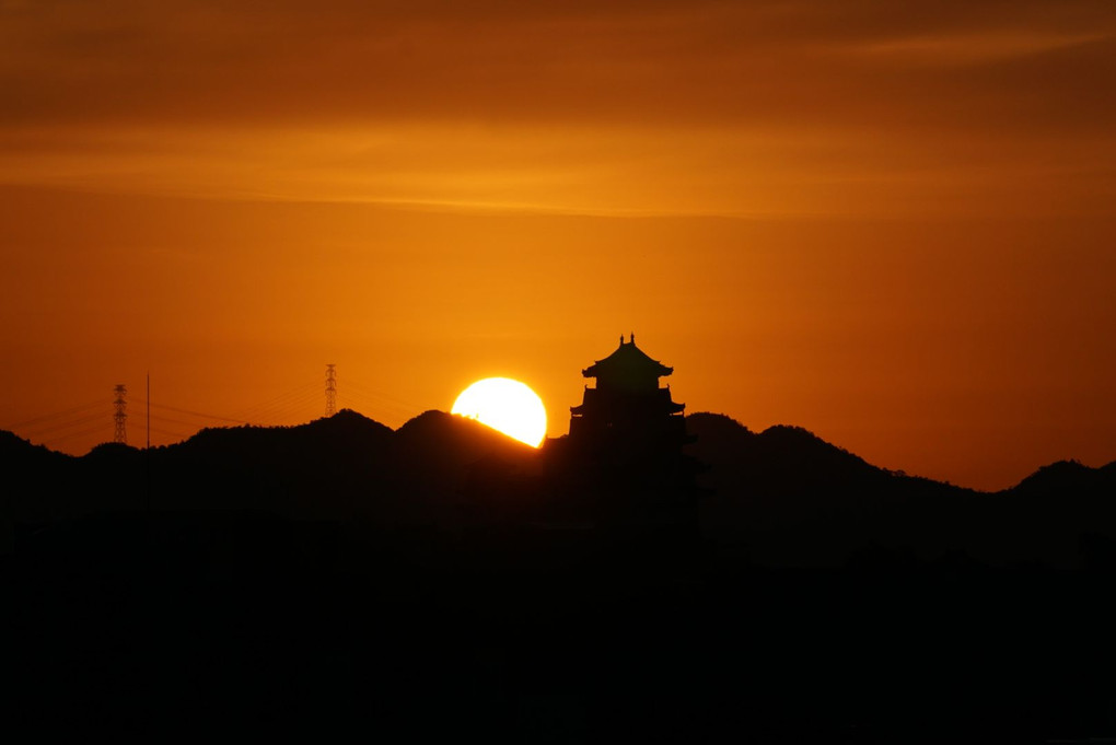日の出と姫路城