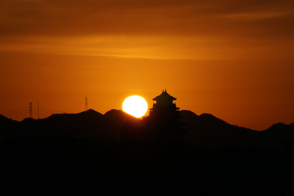日の出と姫路城
