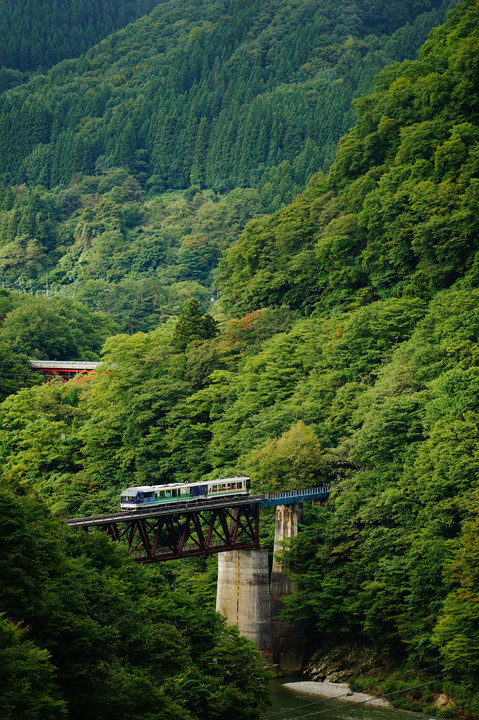 会津の山間を縫う鉄道