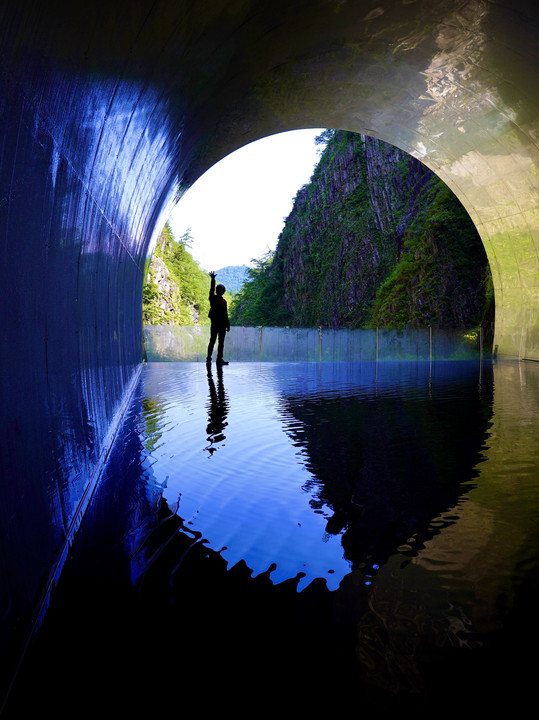水鏡のトンネル。