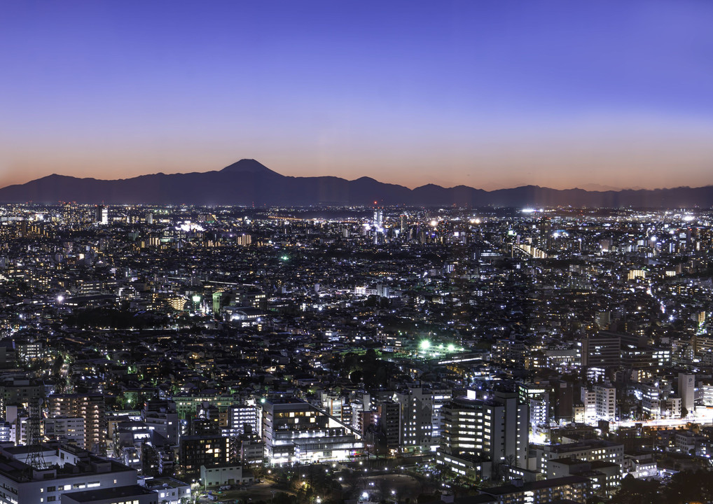 38Fから 　夕焼けの富士山と都市夜景
