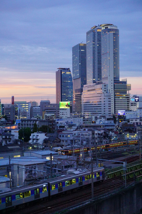 名古屋駅の夕景