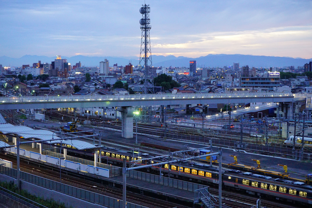 名古屋駅の夕景