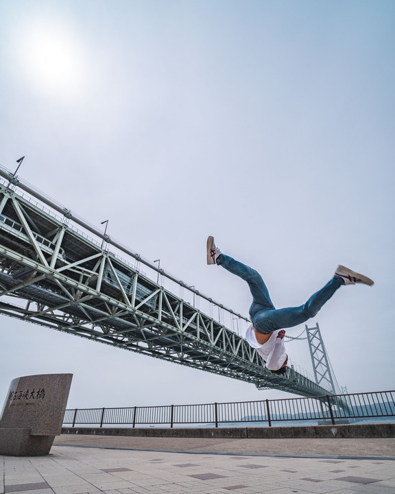 Akashi Kaikyo -Tricking self-portraito-